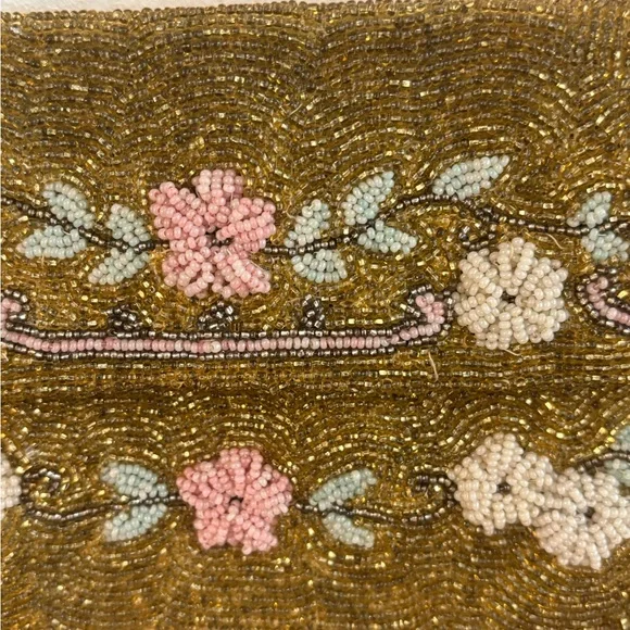 Vintage Embroidered Floral Clutch - Picture 3 of 8